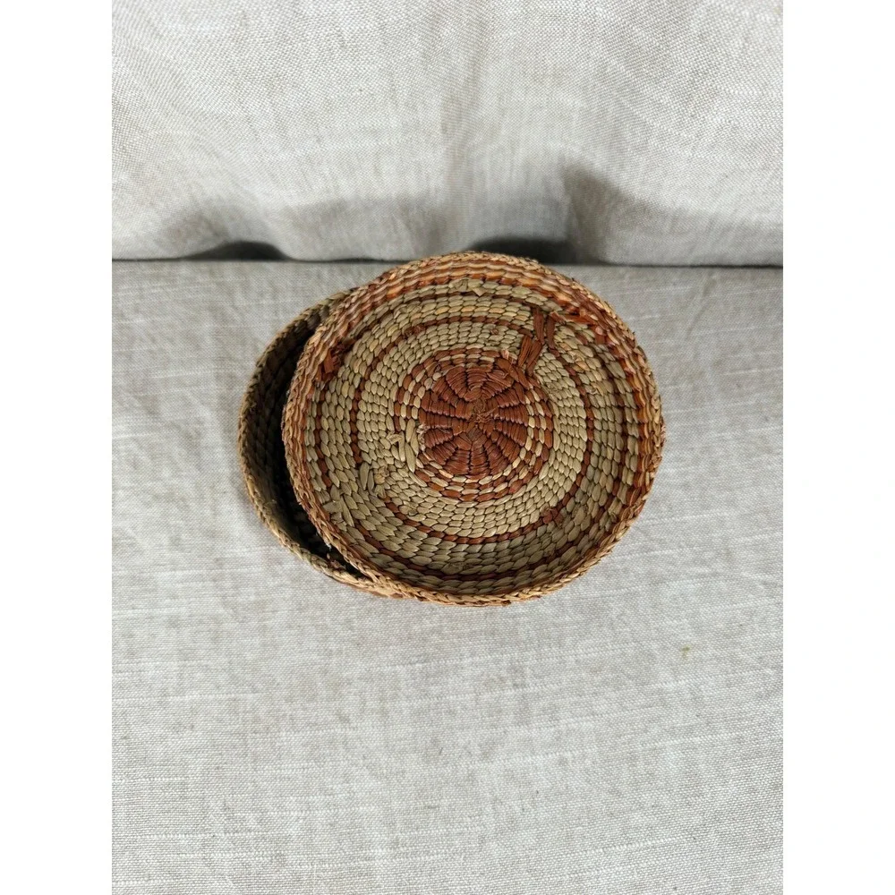 Woven Trinket Basket Good Vintage Boho Handcrafted Straw Round with Lid